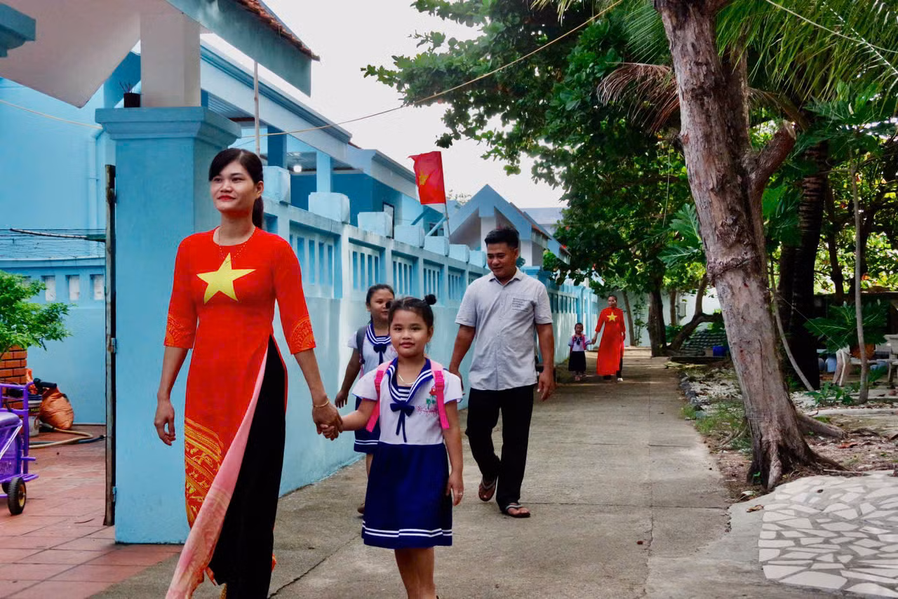 Huyện đảo Trường Sa rộn ràng khai giảng năm học mới -0