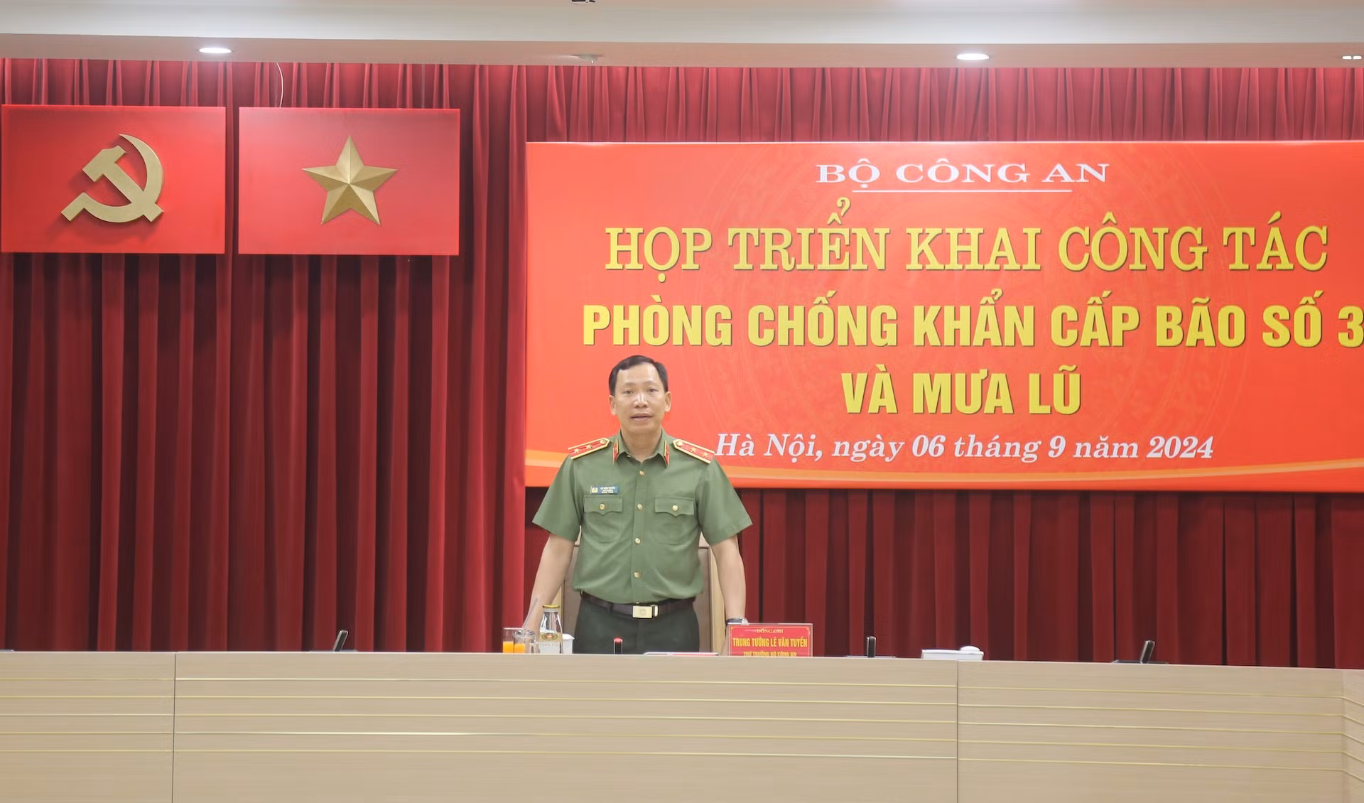 Thứ trưởng Lê Văn Tuyến chủ trì họp triển khai công tác phòng chống bão số 3 -0