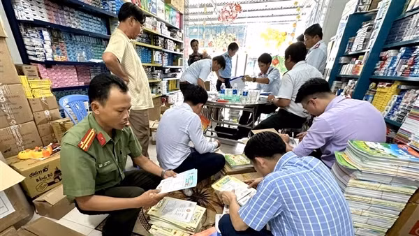 Phát hiện trên 2.600 quyển sách giáo khoa giả