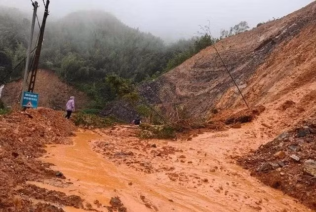 Tỉnh Cao Bằng: Chưa tiếp cận được xe khách bị vùi lấp do sạt lở -0