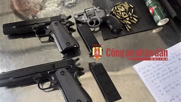 Tàng trữ súng, gặp Công an liền ném tang vật tháo chạy