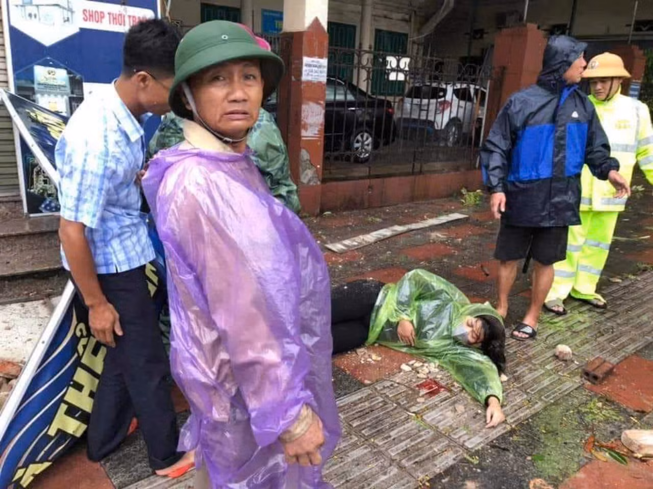 Bão vừa vào càn quét tan hoang Quảng Ninh và Hải Phòng -0