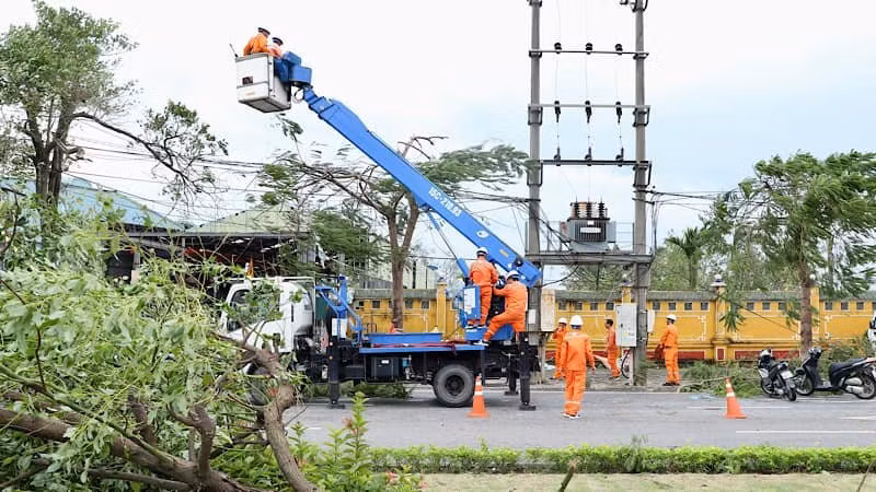 Khôi phục cấp điện cho hơn 4,2 triệu khách hàng chịu ảnh hưởng của bão số 3 -0