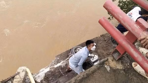 Ba người thoát chết trong gang tấc kể lại giây phút sập cầu Phong Châu