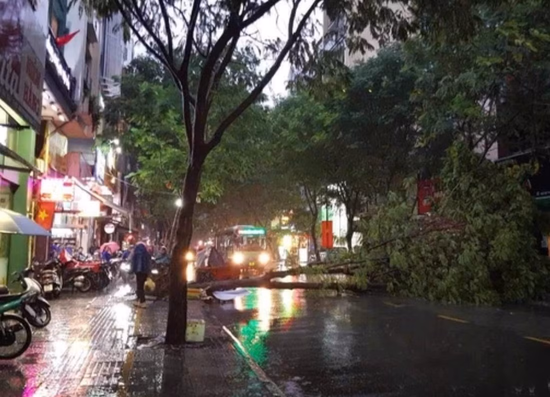 Mưa kéo dài, nhiều tuyến đường ngập sâu trong kỳ nghỉ lễ Quốc khánh -0