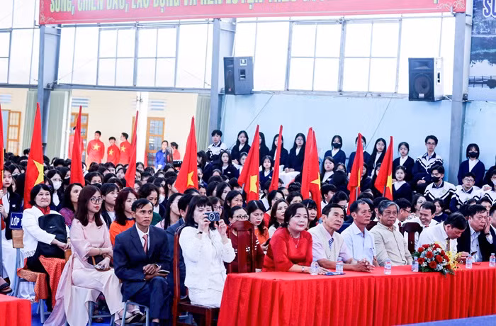 Học sinh cả nước khai giảng năm học mới trong không khí sôi nổi -0