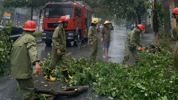 Bão Yagi đổ bộ vào đất liền Quảng Ninh, hơn 4.900 cán bộ Công an tham gia ứng phó