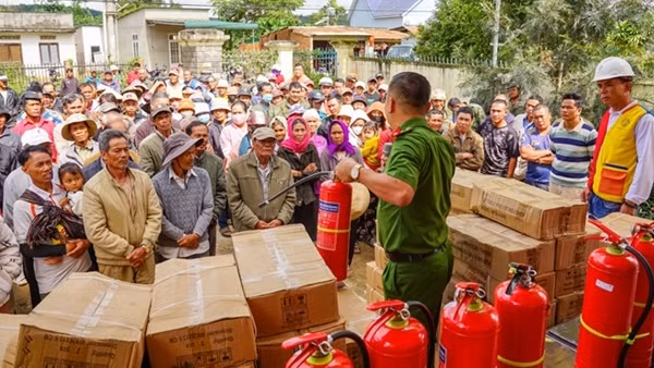 Lan tỏa phong trào “Nhà tôi có bình chữa cháy”