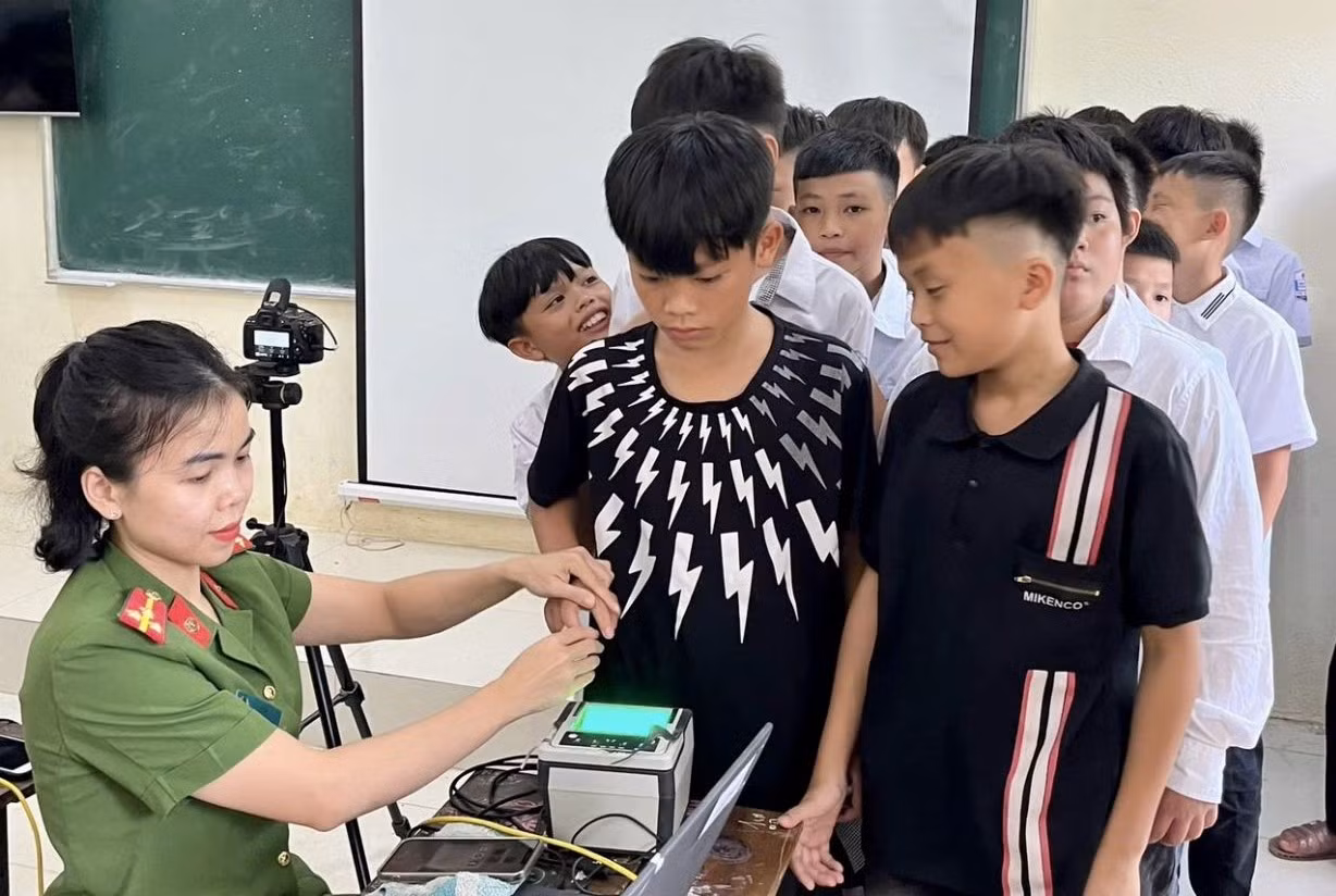 Tranh thủ thời gian nghỉ lễ, thu nhận căn cước cho công dân -0