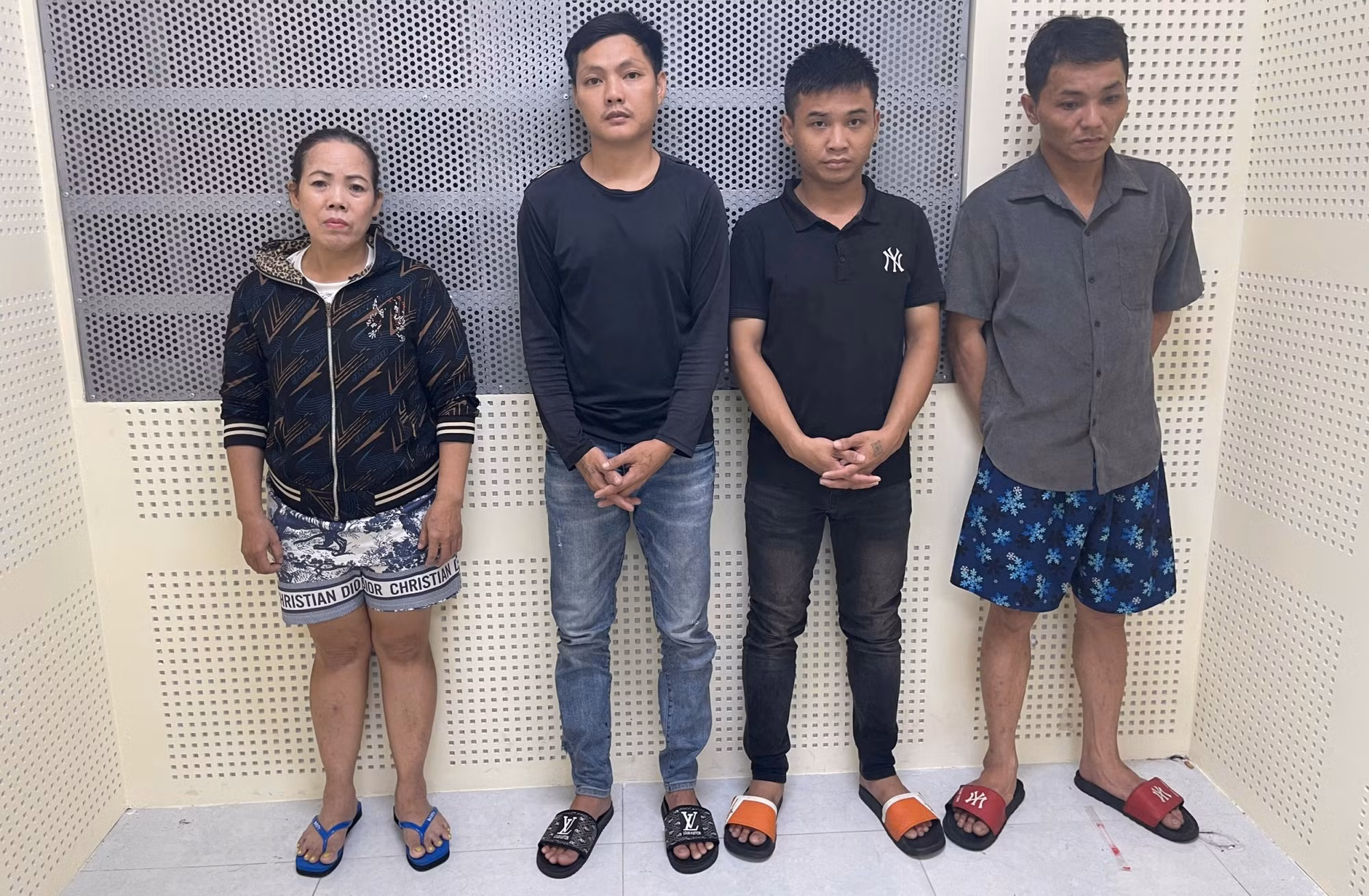 Từ một vụ cướp giật, Công an đã truy xét bắt 4 đối tượng, khởi tố 4 tội danh -0
