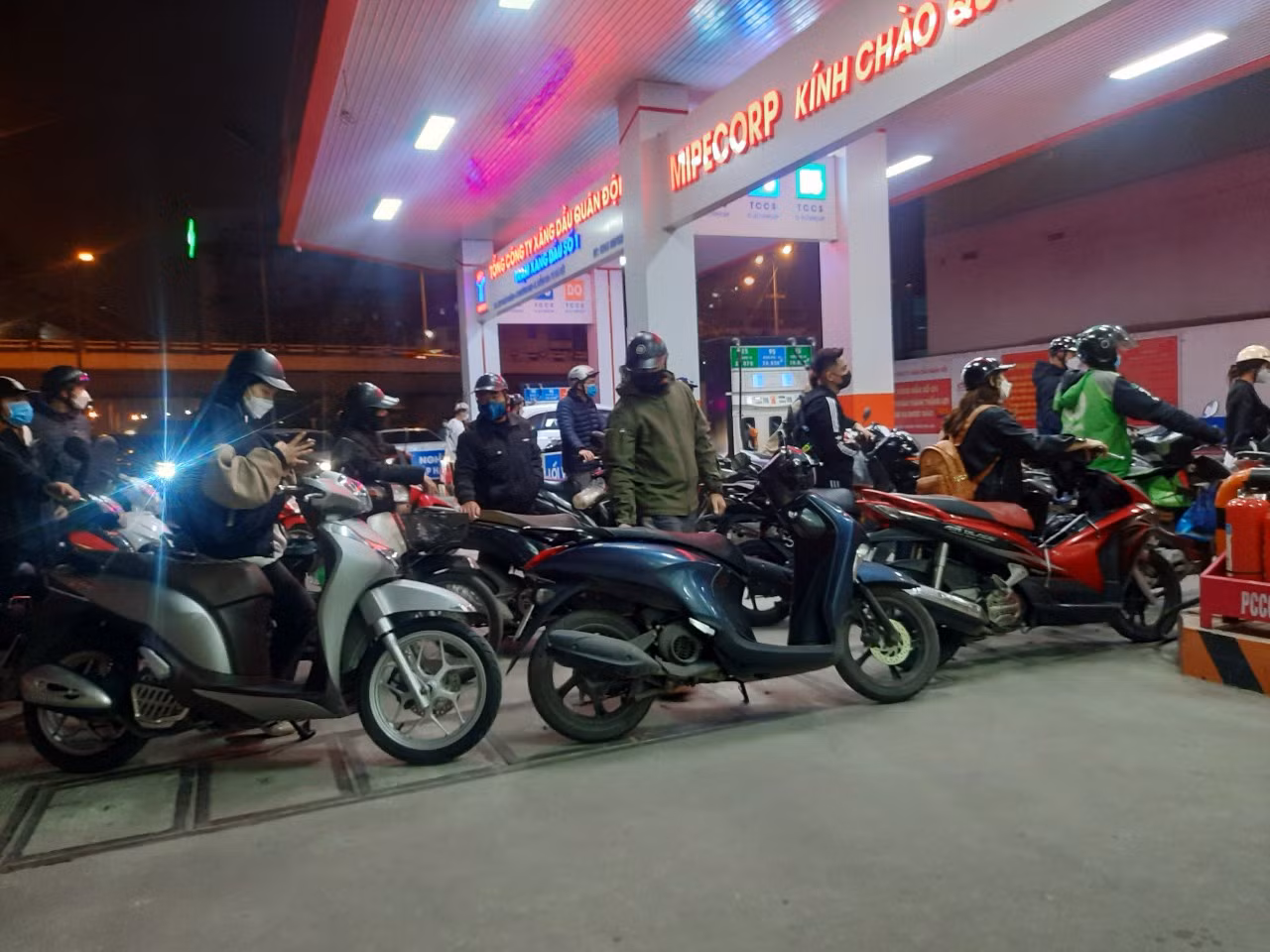 Thực hiện thông quan nhanh chóng đối với mặt hàng xăng dầu nhập khẩu -0