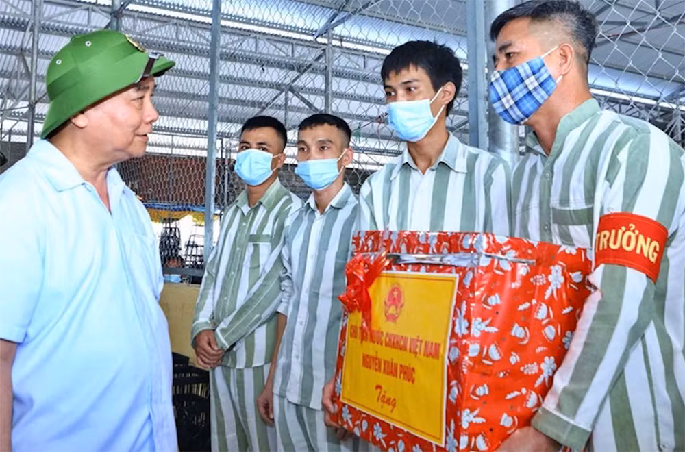 Chủ tịch nước ân giảm án tử hình cho 10 bị án -0