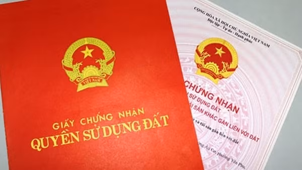 Giáo viên bị bắt vì làm sổ đỏ giả "cắm" lấy tiền tiêu xài