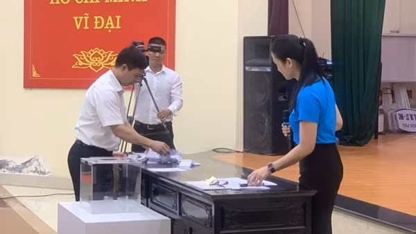 Đằng sau cuộc bốc thăm cho trẻ mầm non ở Hoàng Liệt: Nỗi buồn đầu năm học mới!