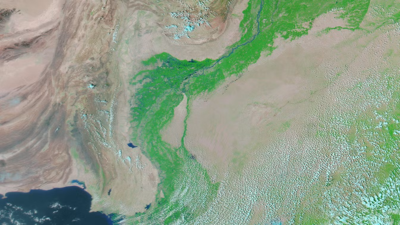Hồ nước khổng lồ xuất hiện tại Pakistan vì nước lũ ứ đọng -1