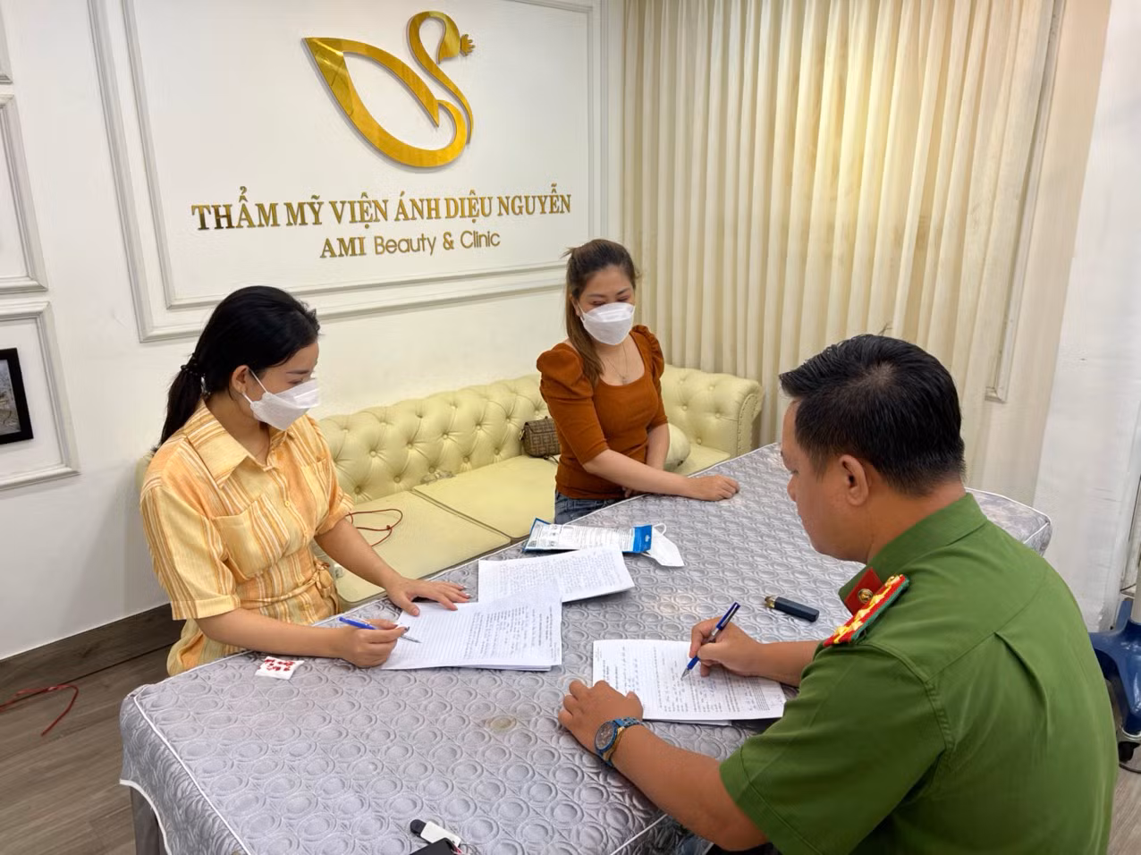 Đình chỉ, phạt 210 triệu đồng một thẩm mỹ viện nâng mũi, cắt mí trái phép -0