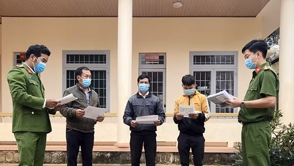 Vận động thu hồi vũ khí, vật liệu nổ ở Đắk Glong