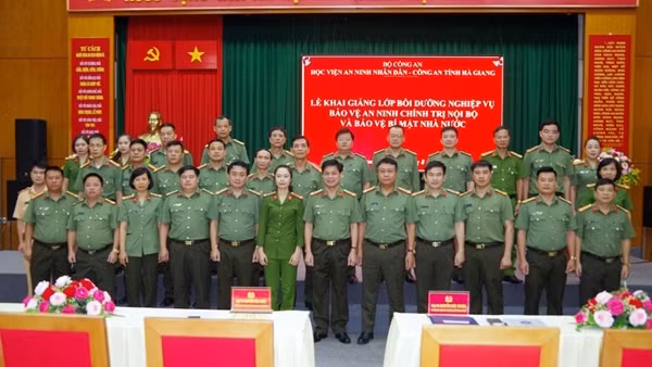 Khai giảng lớp bồi dưỡng nghiệp vụ bảo vệ an ninh chính trị nội bộ và bí mật nhà nước