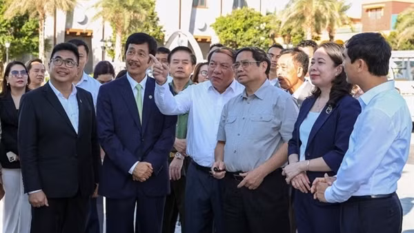 Thủ tướng Phạm Minh Chính làm việc với Ban Thường vụ Tỉnh ủy Bình Thuận
