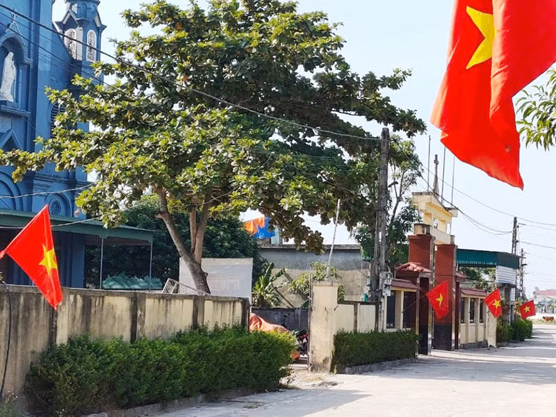 Treo cờ Tổ quốc tại các cơ sở tôn giáo: Nhân lên niềm tự hào dân tộc -0