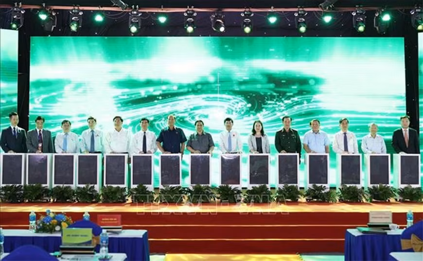 Thủ tướng Phạm Minh Chính dự khởi công, kiểm tra, đôn đốc thi công các công trình hạ tầng trọng điểm tại tỉnh Bình Thuận -0