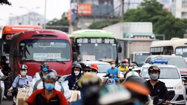 Người dân rời Thủ đô nghỉ lễ 2/9, đường phố khắp ngả “nóng ran”