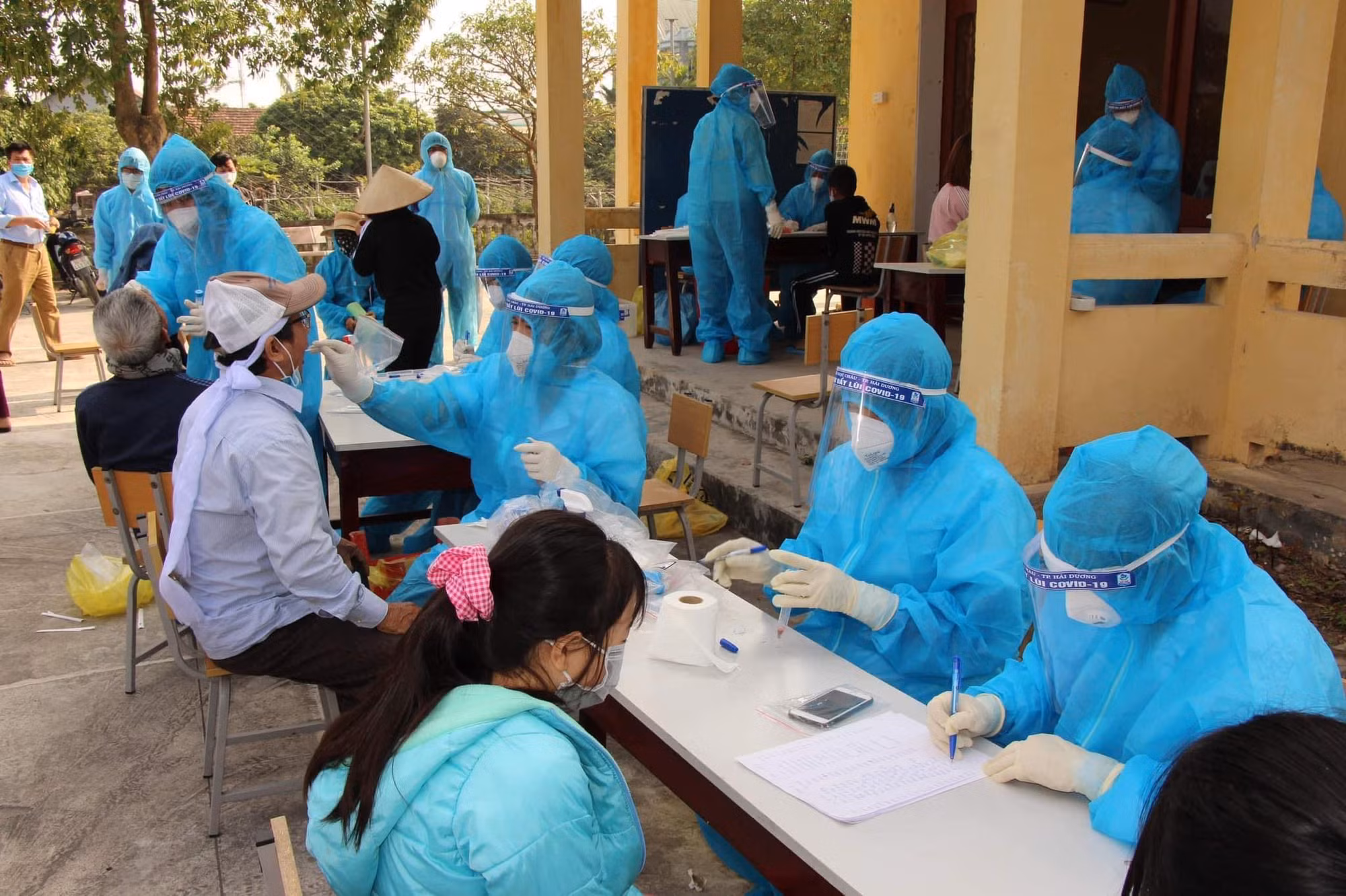 63 tỉnh ghi nhận 16.019 ca COVID-19, -0