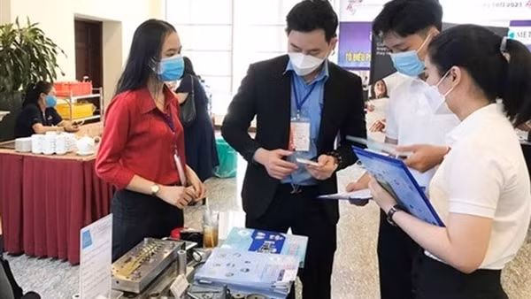 Đầu tư cho ngành công nghiệp hỗ trợ trong nước để thu hút FDI