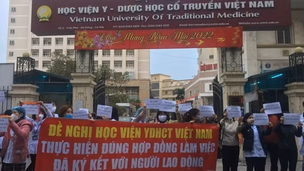 Cần giải quyết dứt điểm việc nhân viên y tế Bệnh viện Tuệ Tĩnh bị nợ lương phải cầu cứu
