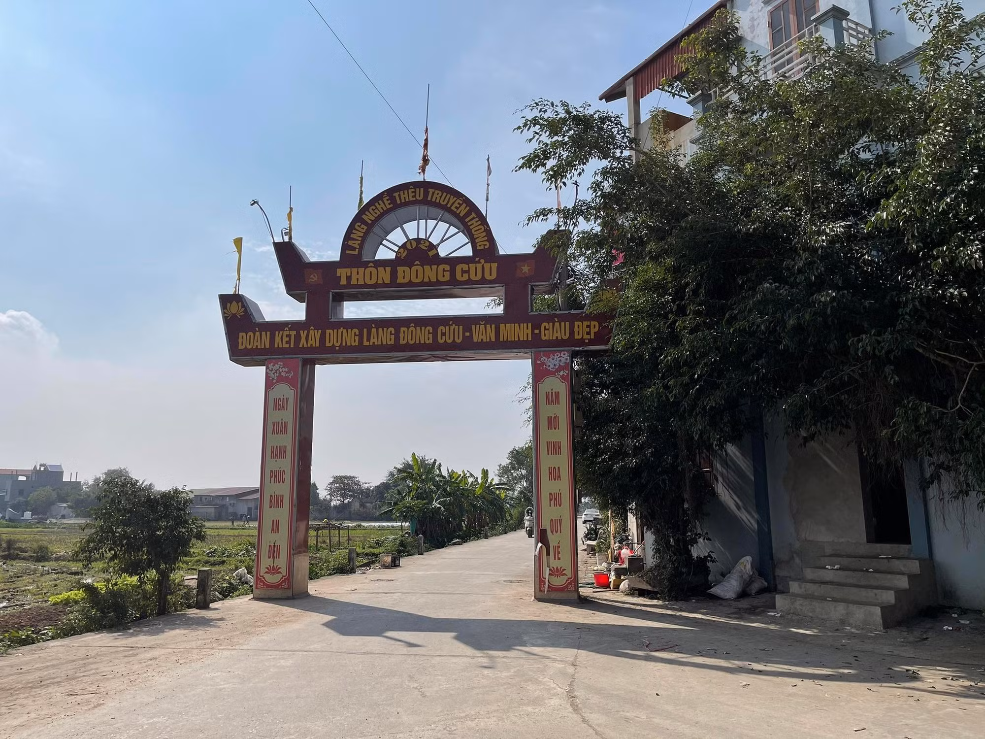 Làng thêu long bào ở Hà Nội -0