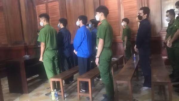 Đi tạt sơn "khủng bố" con nợ để nhận tiền công 1 triệu đồng/lần ảnh 4
