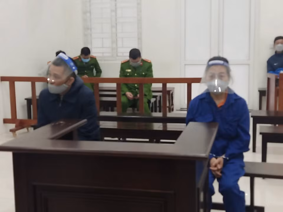 Đi ăn đêm trộm cắp được tiền tỷ, đôi vợ chồng mua chung cư và xe máy -0
