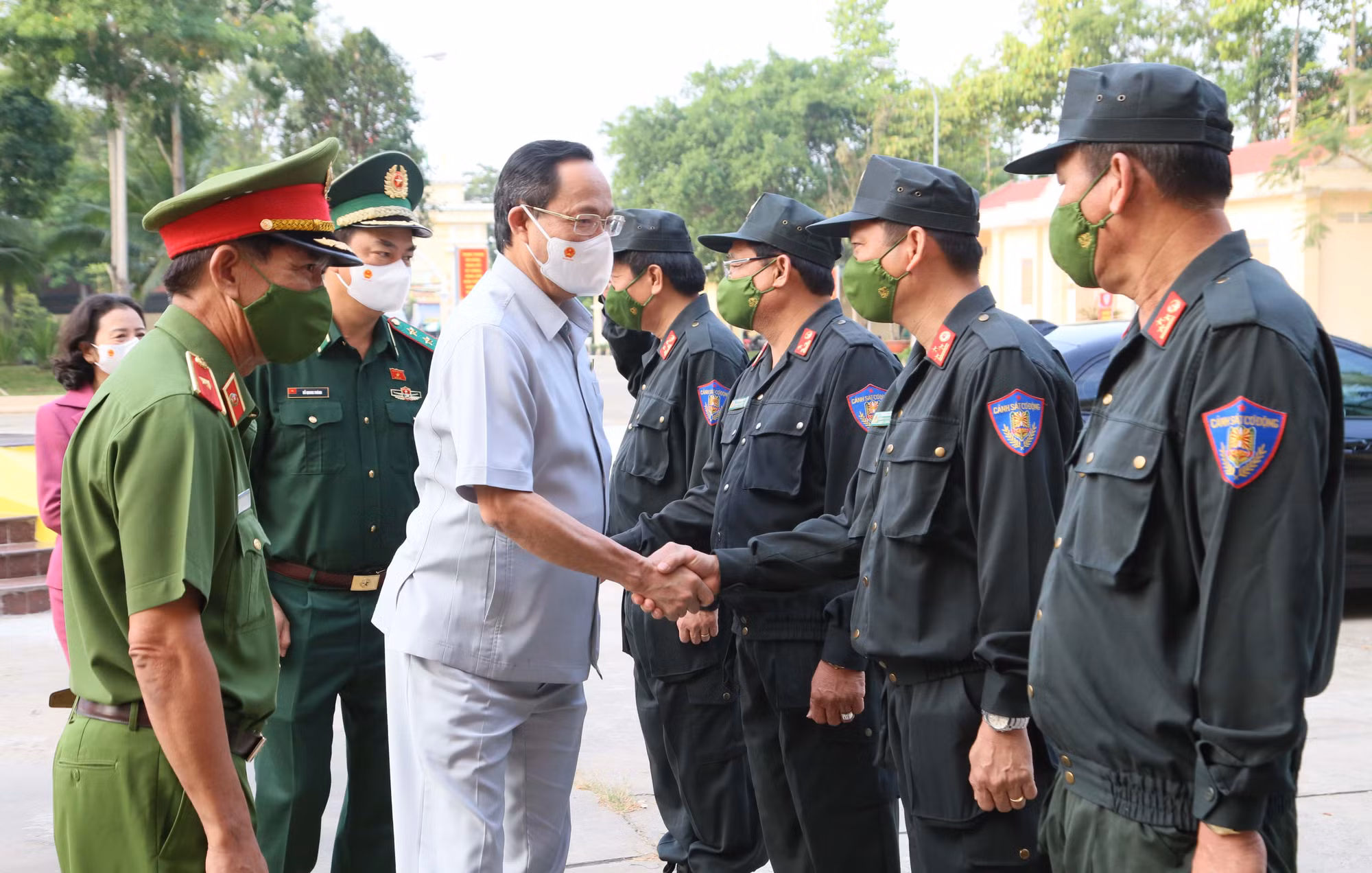 Phó Chủ tịch Quốc hội Trần Quang Phương thăm, làm việc với Trung đoàn CSCĐ Tây Nam Bộ -0