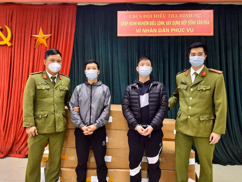 Cựu du học sinh Nhật Bản lộ mánh khóe buôn lậu hơn 12.000 bao thuốc lá -0