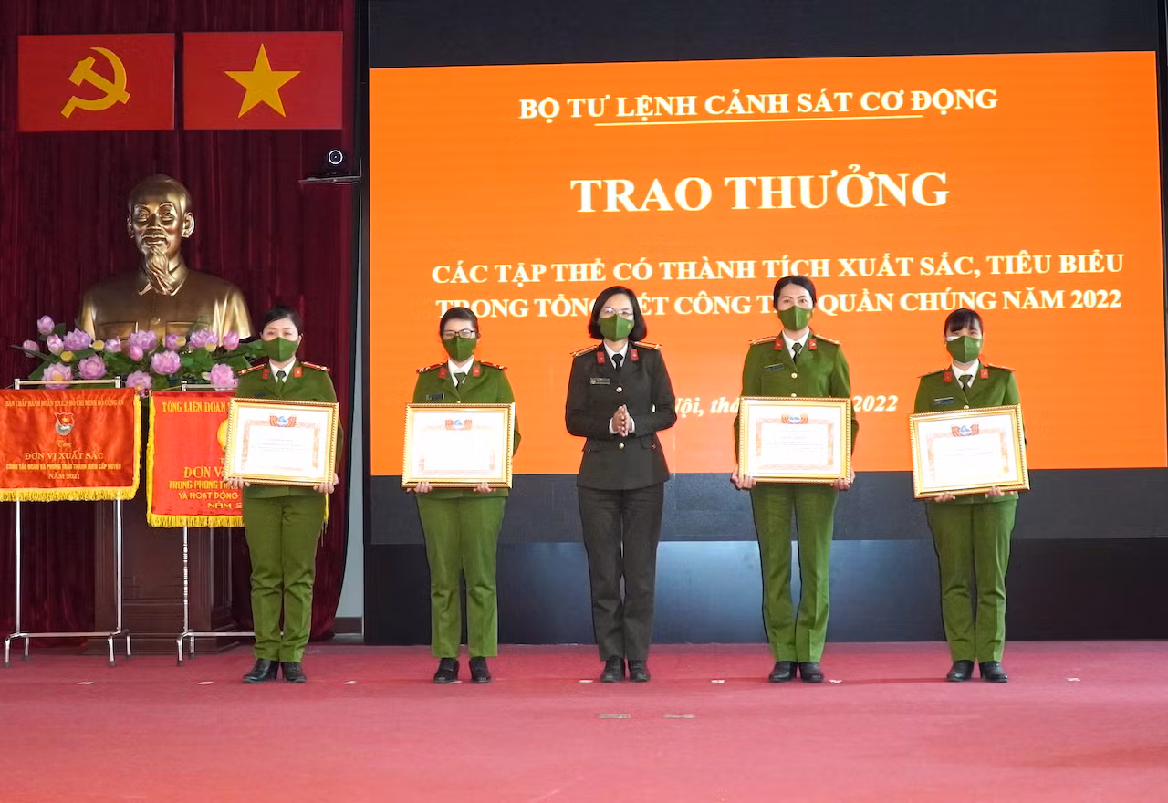 Công tác quần chúng góp phần thực hiện thắng lợi nhiệm vụ của đơn vị -0