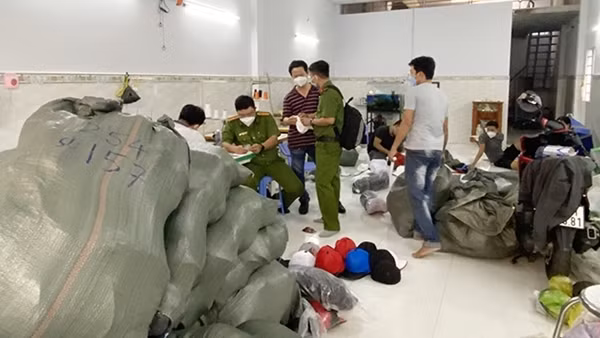 Triệt phá đường dây sản xuất hàng giả trị giá nhiều tỷ đồng