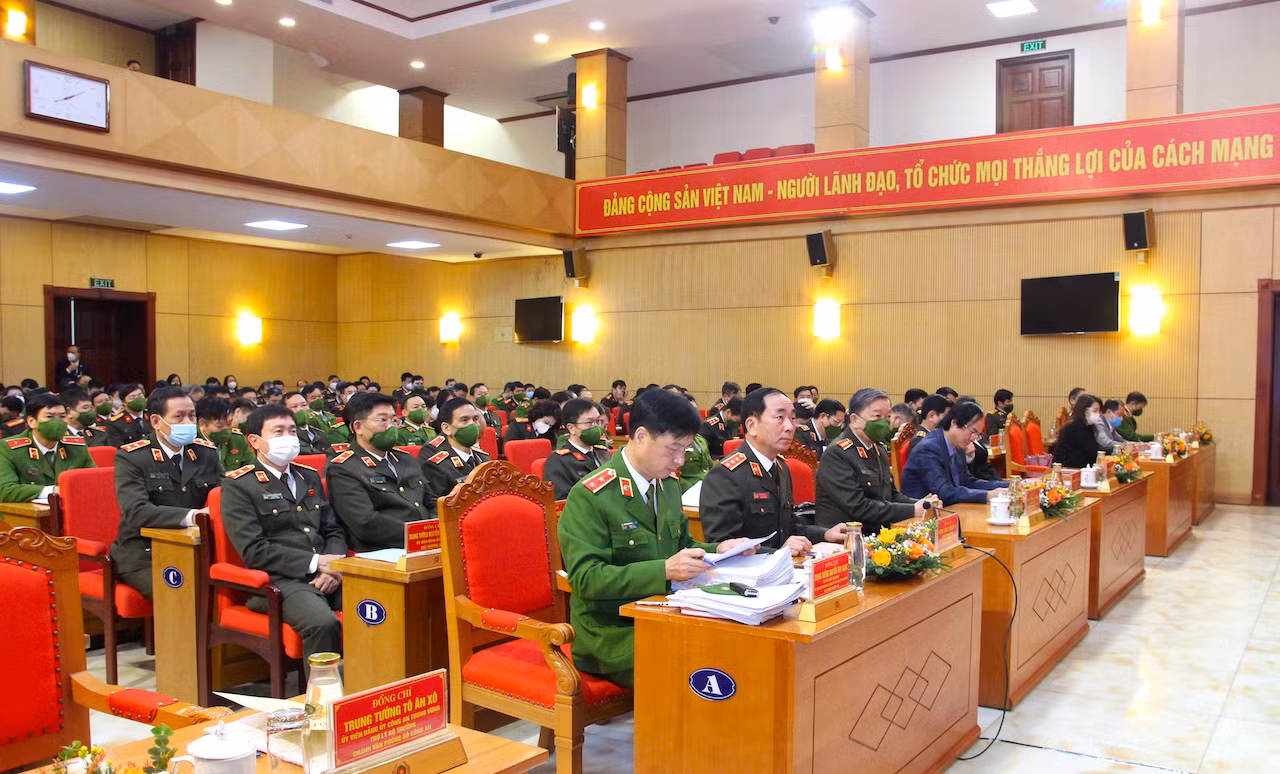 Xây dựng hình ảnh người cán bộ Công an thân thiện, nhân văn, chỉ biết còn Đảng là còn mình -0