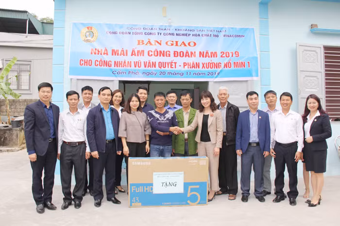 Công đoàn TKV đồng hành cùng người lao động vượt qua đại dịch -0