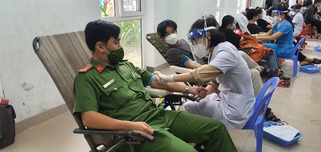Thanh niên Đà Nẵng hiến 1.089 đơn vị máu cho các bệnh viện để cứu chữa bệnh nhân, bệnh nhân COVID-19 trong ngày Chủ nhật đỏ -0