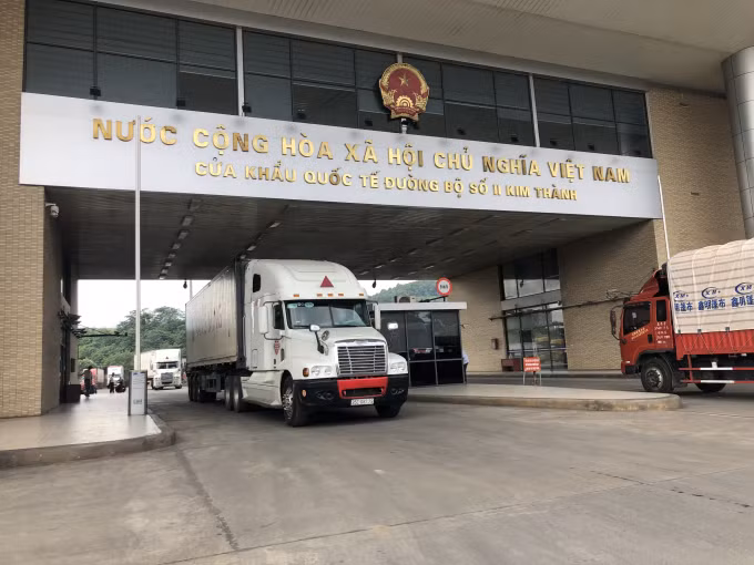 Lào Cai tạm dừng tiếp nhận phương tiện chở hàng hoá trái cây tươi lên cửa khẩu từ 18/1 -0