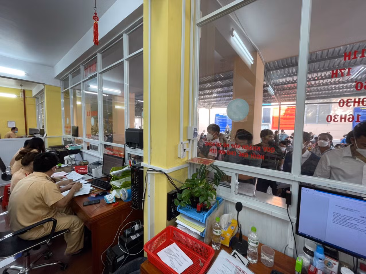 Cảnh giác với “cò” lừa trước Phòng CSGT -0