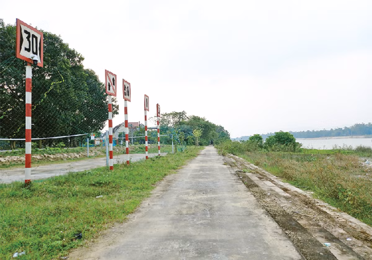 Người anh hùng trên bến Tam Soa -0