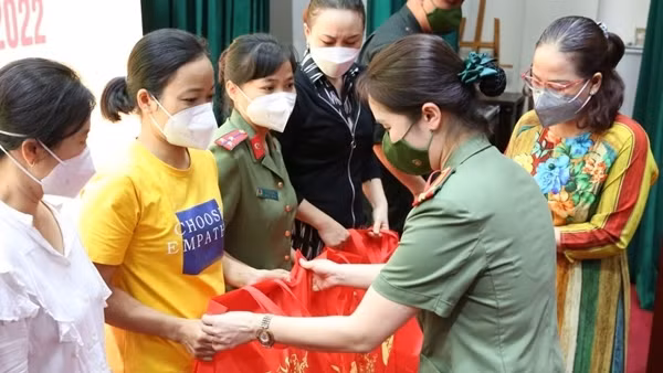 Chăm lo, hỗ trợ thiết thực cho đoàn viên công đoàn cơ sở ảnh 4