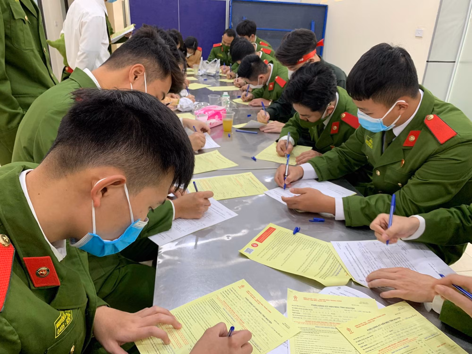 Hàng nghìn người hiến máu ở Chủ nhật Đỏ -0
