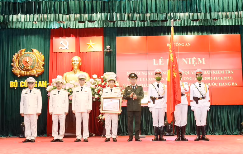 Cơ quan Ủy ban Kiểm tra Đảng ủy Công an Trung ương đón nhận Huân chương Bảo vệ Tổ quốc hạng Ba -0