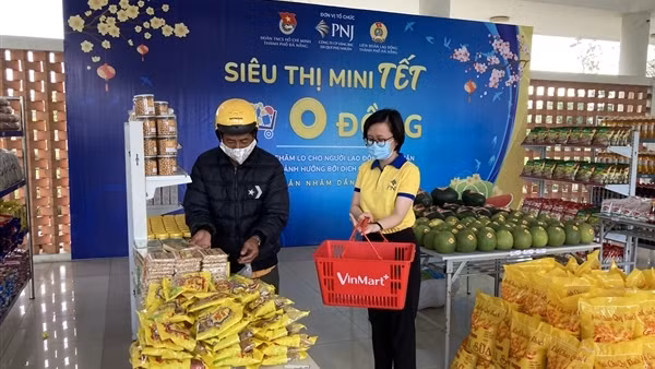 “Siêu thị Tết 0 đồng” và 2.000 vé xe miễn phí cho công nhân và người nghèo