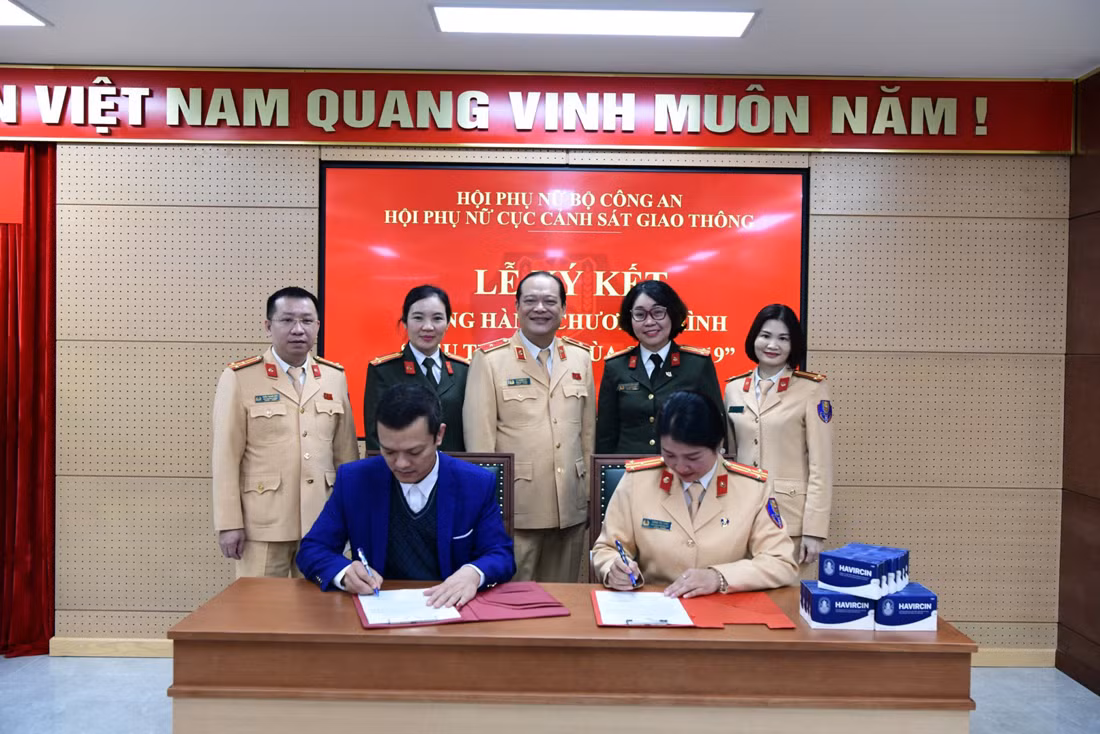 Đồng hành chương trình “Yêu thương mùa COVID-19” -0