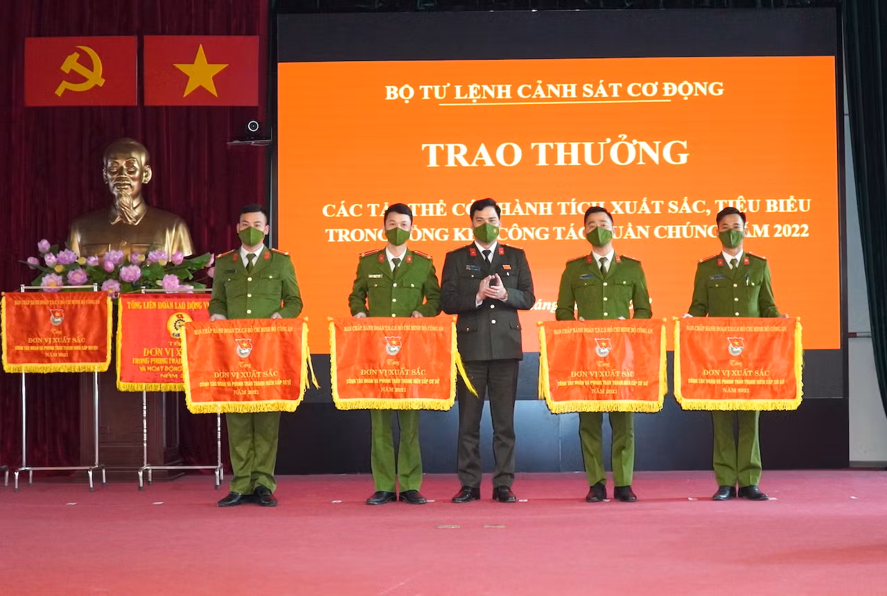 Công tác quần chúng góp phần thực hiện thắng lợi nhiệm vụ của đơn vị -0