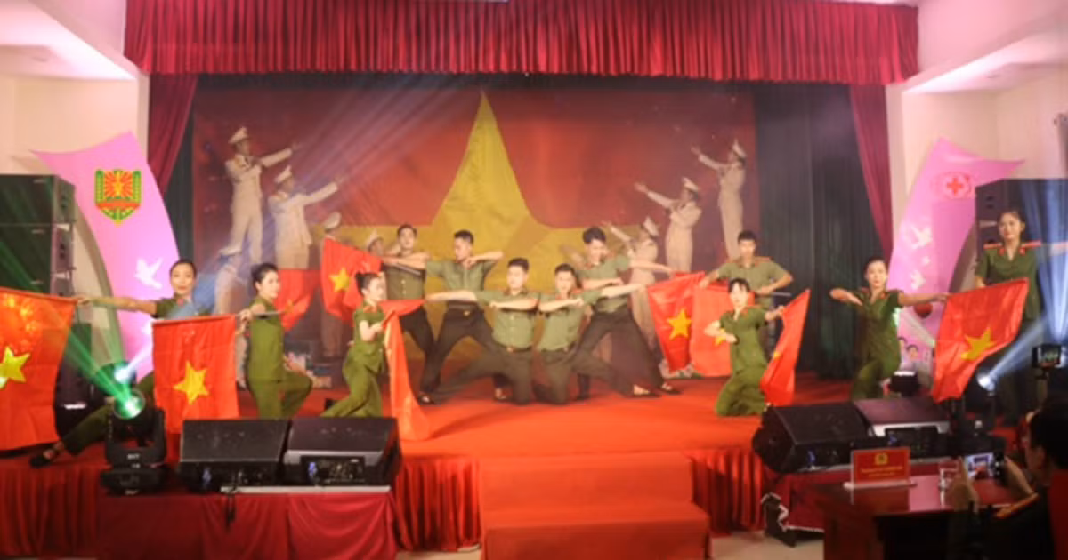 Bế mạc Hội diễn “ Tự hào người chiến sỹ Ngành Y” -3