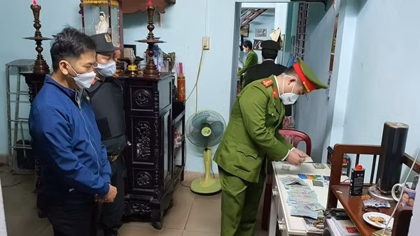 Triệt xóa hàng loạt tụ điểm tổ chức đánh bạc dưới hình thức ghi đề ảnh 5